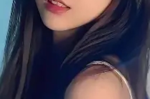 南通网友爆料：一车辆四脚朝天！围着一堆吃瓜群众……